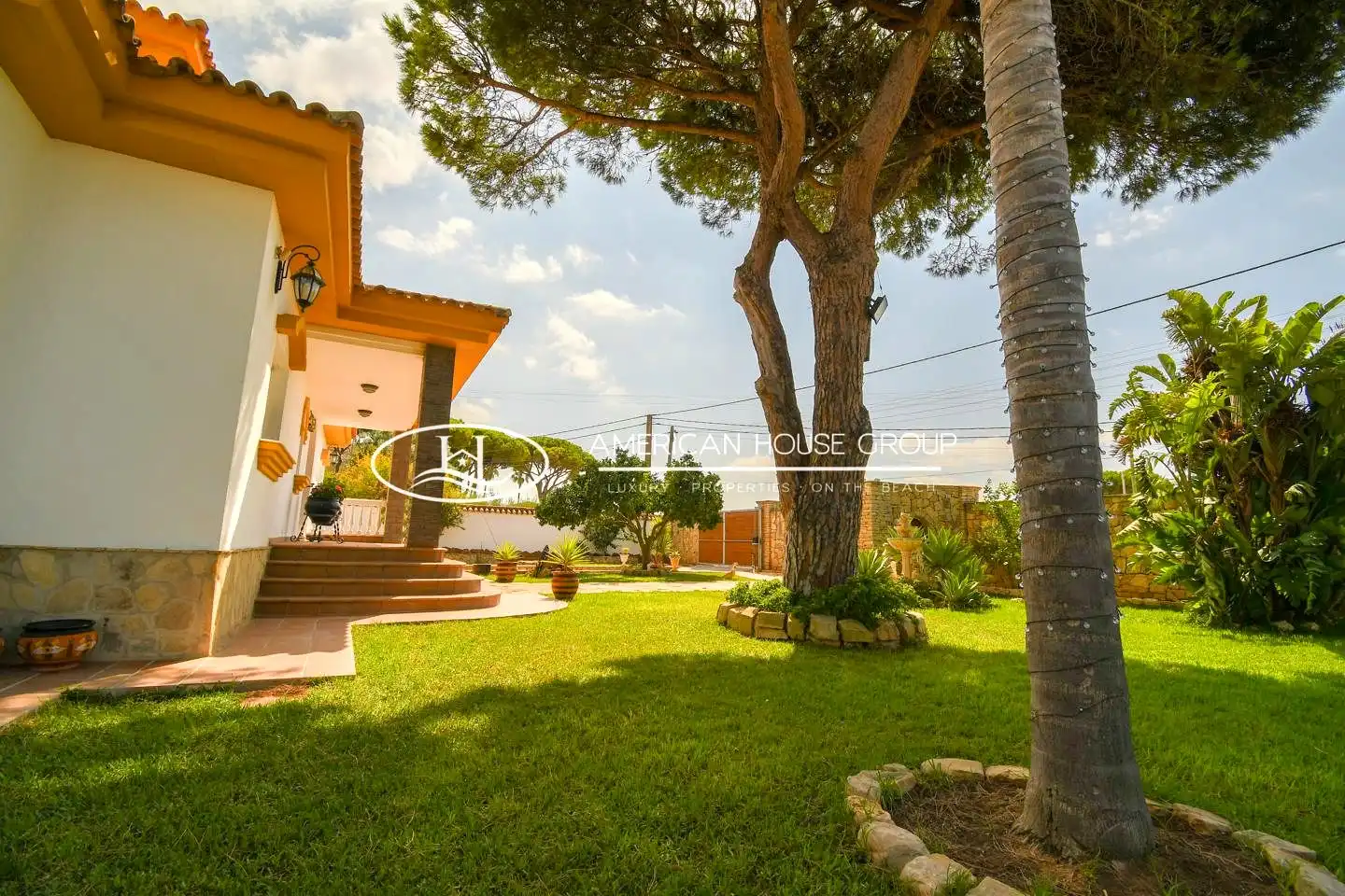 Exterior view of Houses for sale in Chiclana de la Frontera  with Air Conditioner, Heating and Private garden