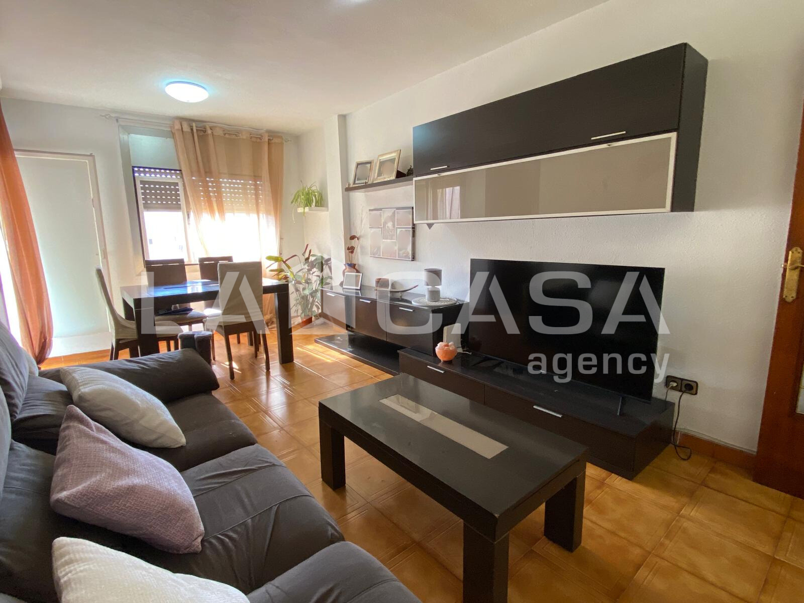 Sala d'estar de Pis en venda en Santa Coloma de Gramenet amb Balcó