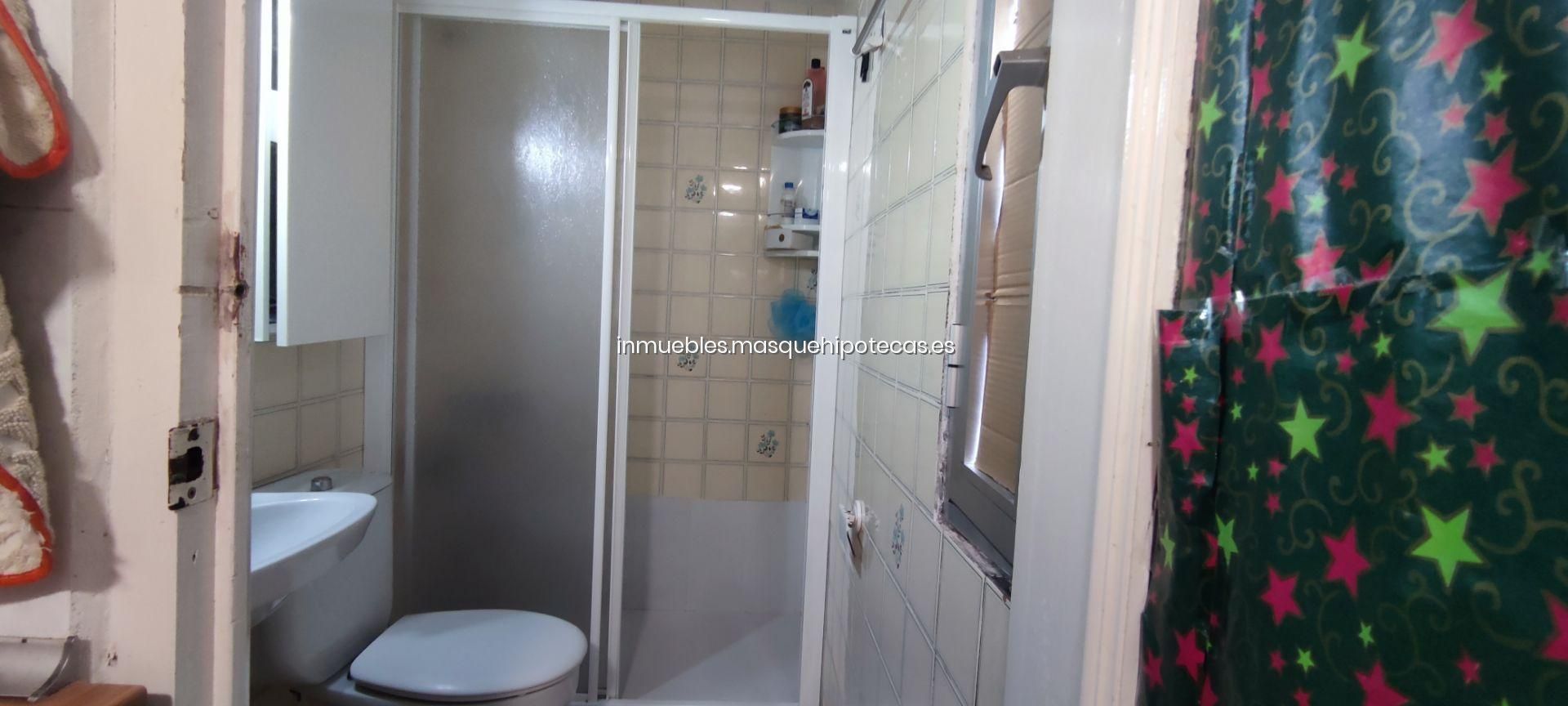 Bathroom of House or chalet for sale in  Toledo Capital  with Heating and Storage room