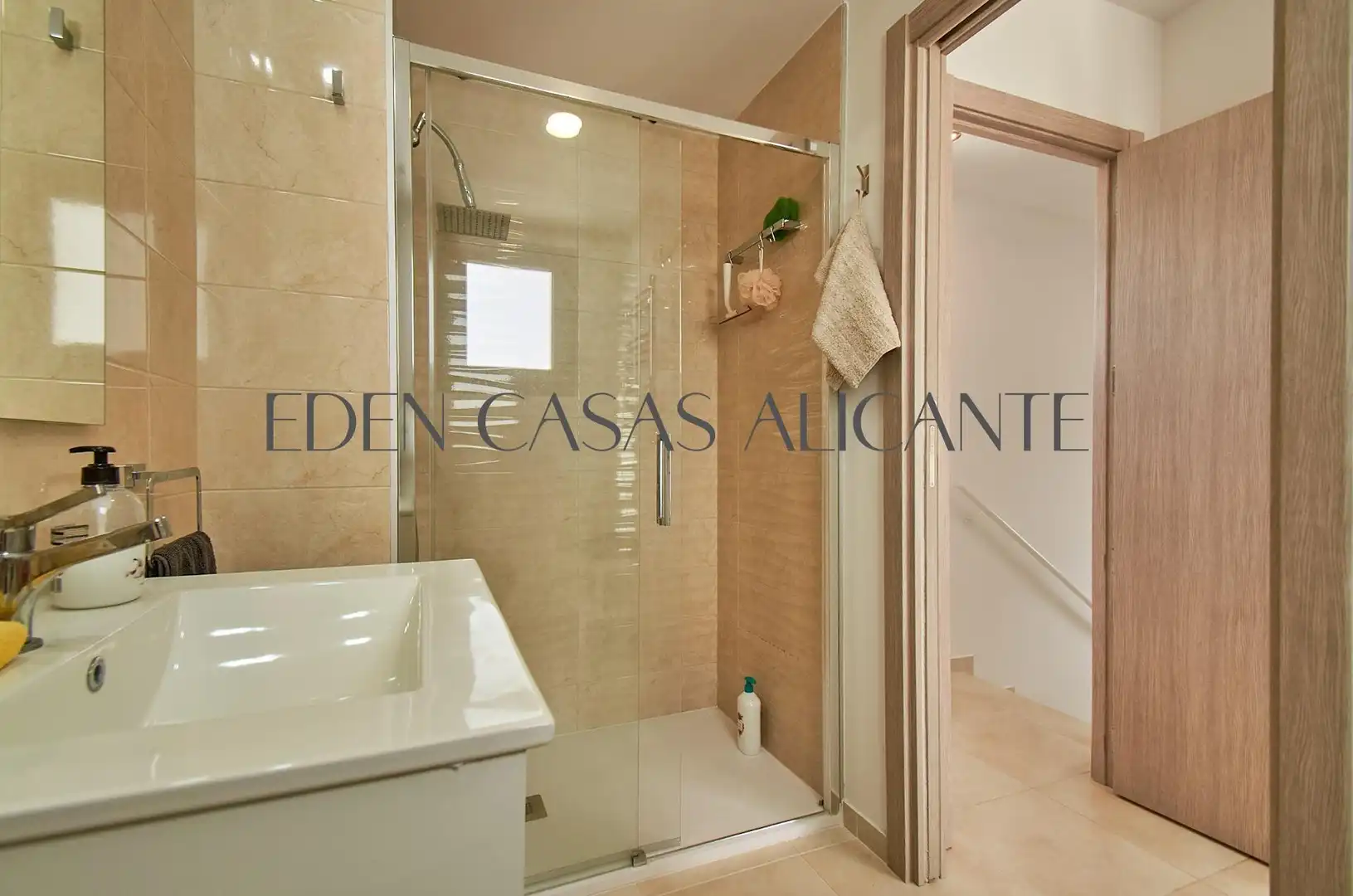 Baño de Casa adosada en venta en Busot con Aire acondicionado, Calefacción y Jardín privado