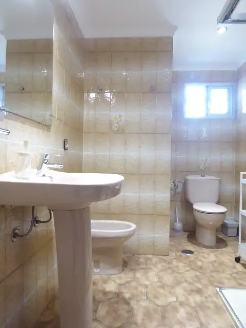 Baño de Piso de alquiler en Málaga con Aire acondicionado, Terraza y Amueblado