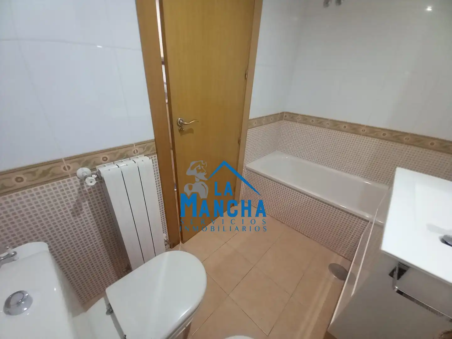 Baño de Apartamento en venta en Albacete con Aire acondicionado, Calefacción y Trastero