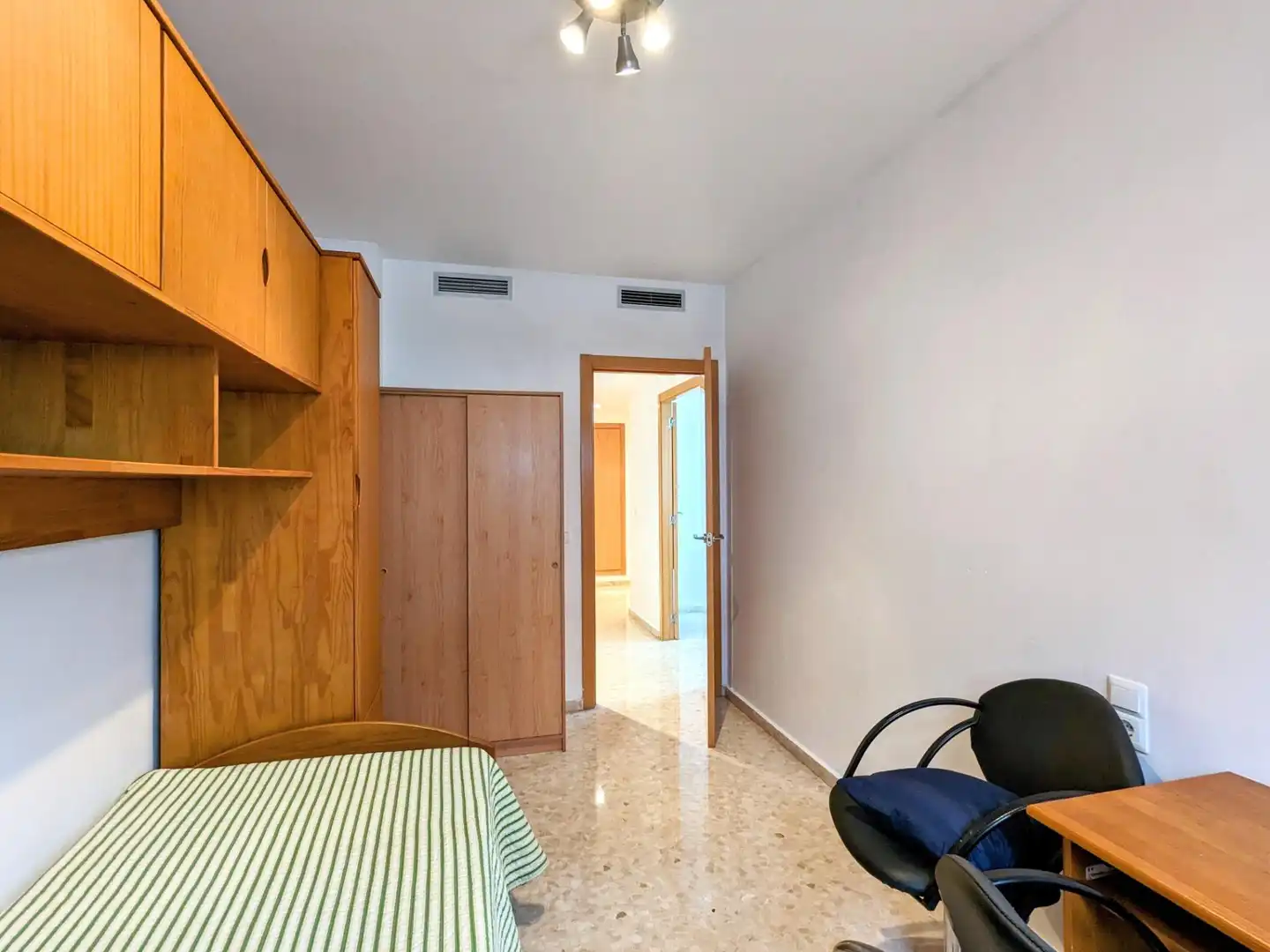 Habitación de Piso de alquiler en Rafelbuñol / Rafelbunyol con Aire acondicionado, Calefacción y Amueblado