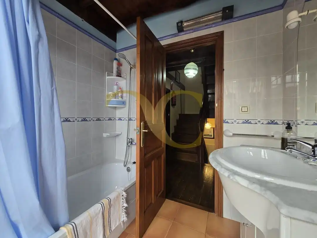 Baño de Casa o chalet en venta en Llanes con Calefacción, Jardín privado y Terraza