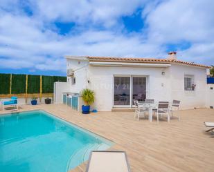 Vista exterior de Casa o xalet en venda en Calpe / Calp amb Aire condicionat, Terrassa i Piscina