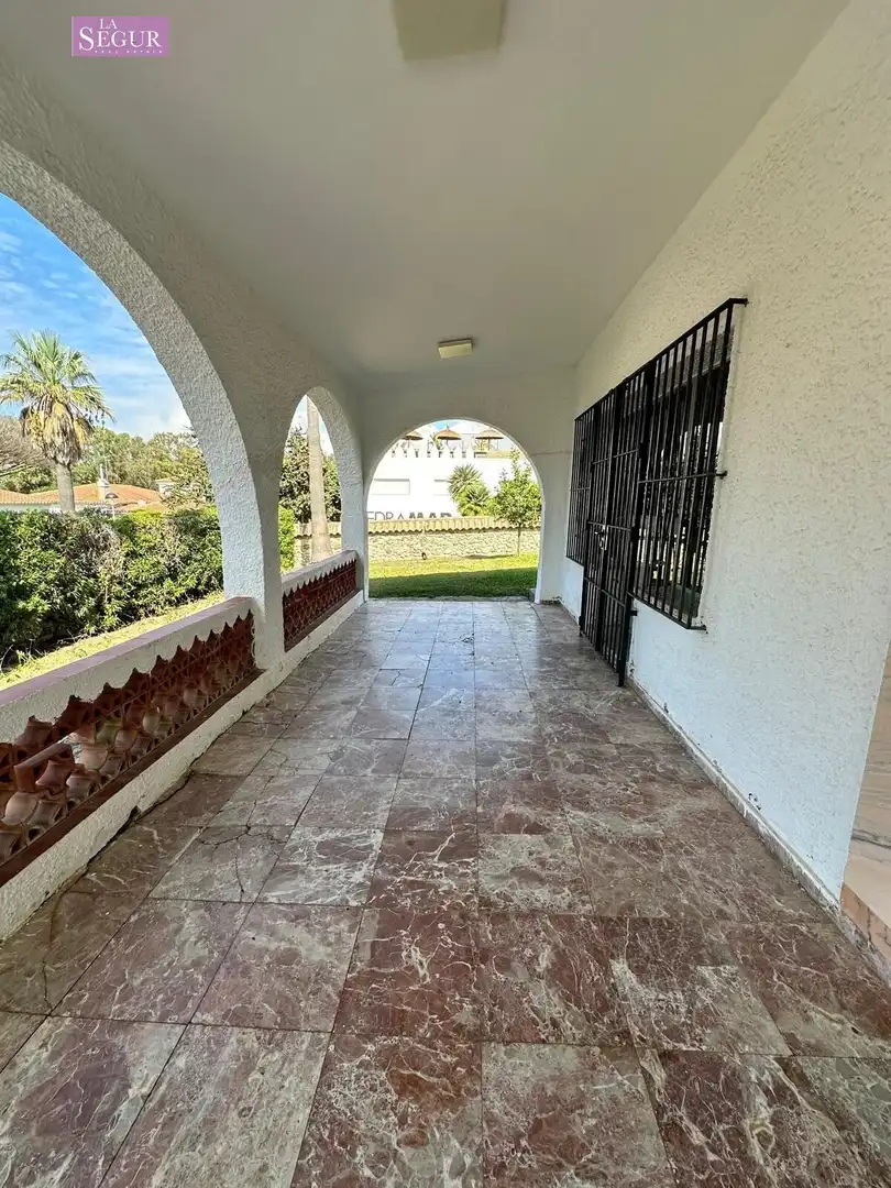 Jardí de Casa o xalet en venda en Conil de la Frontera amb Jardí privat, Terrassa i Traster