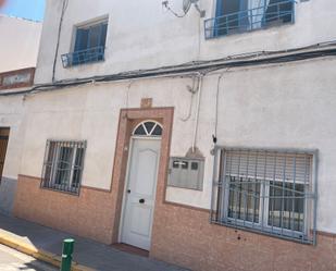 Vista exterior de Casa adosada en venda en Villarrobledo amb Terrassa