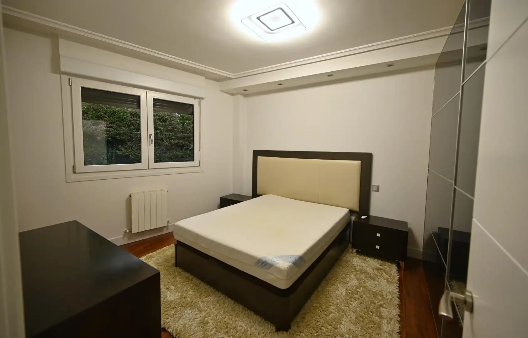 Habitación de Casa adosada en venta en Loiu con Aire acondicionado, Calefacción y Jardín privado