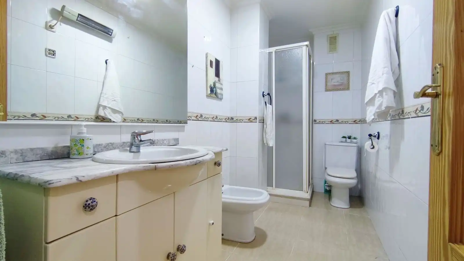 Bathroom of Flat for sale in Elche / Elx  with Air Conditioner, Heating and Storage room