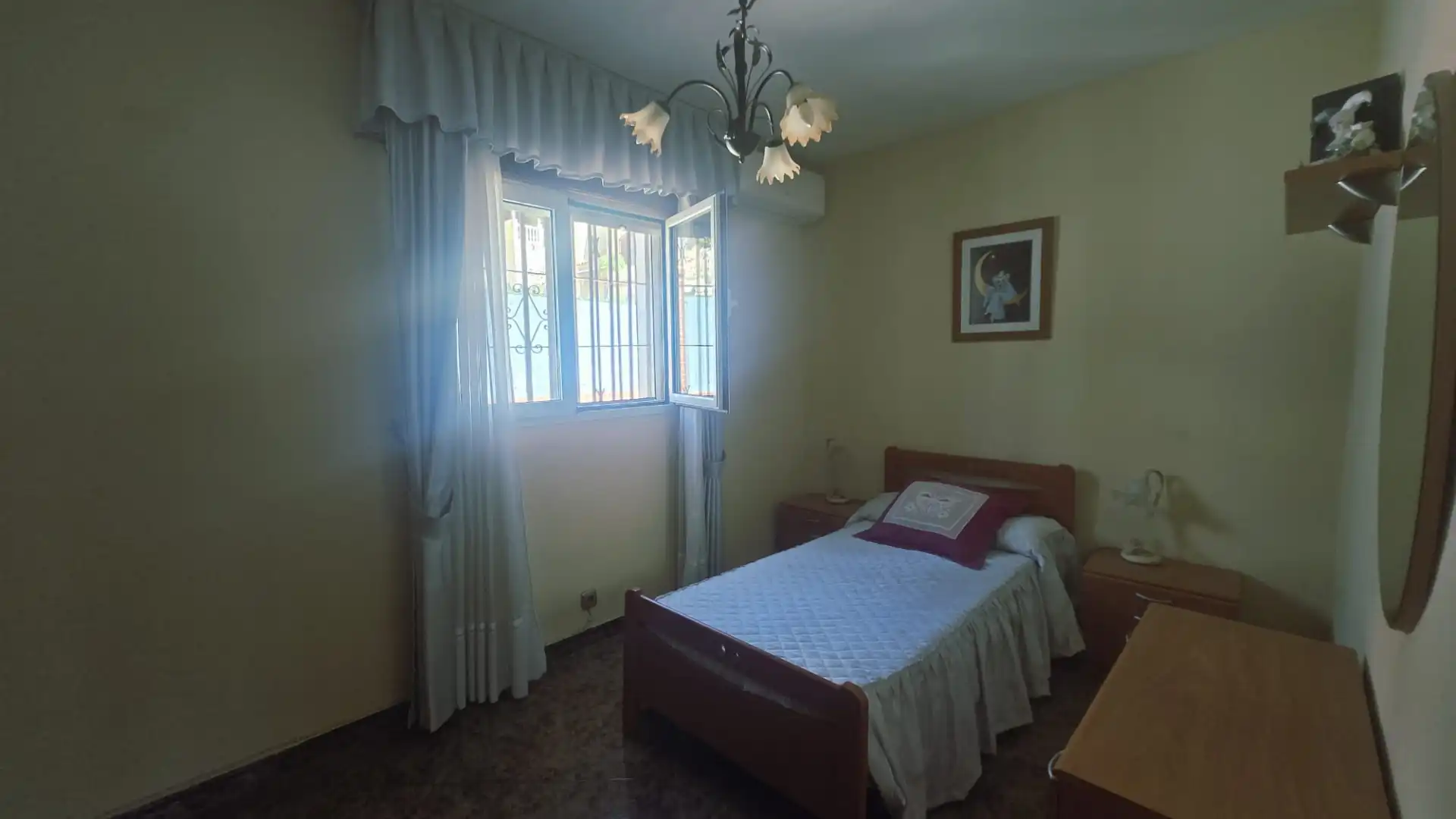 Schlafzimmer von Haus oder Chalet zum Verkauf in Rincón de la Victoria mit Klimaanlage, Heizung und Privatgarten