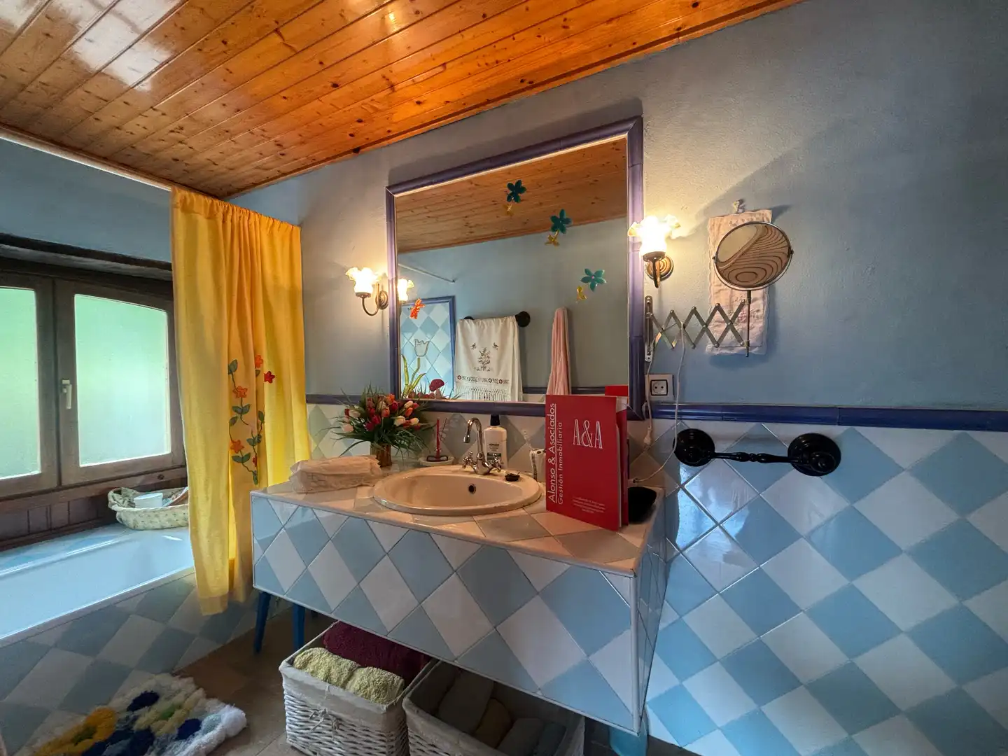 Baño de Finca rústica en venta en Tineo con Jardín privado, Parquet y Terraza