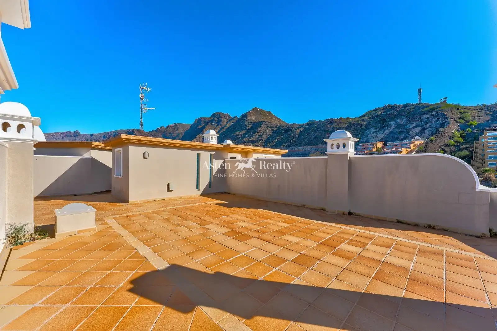 Außenansicht von Dachboden zum Verkauf in Santiago del Teide mit Klimaanlage, Terrasse und Schwimmbad