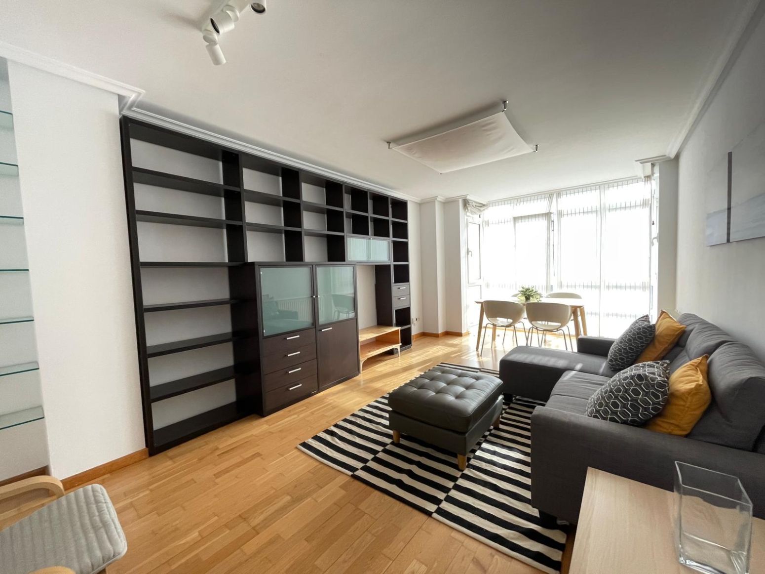 Sala de estar de Piso de alquiler en Oviedo  con Calefacción, Jardín privado y Trastero