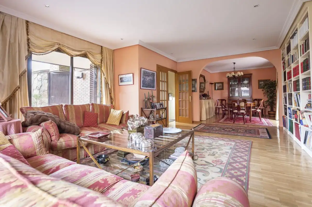 Sala de estar de Casa adosada en venta en Madrid con Aire acondicionado, Calefacción y Jardín privado