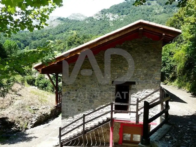 Vista exterior de Finca rústica en venda en Oseja de Sajambre amb Calefacció