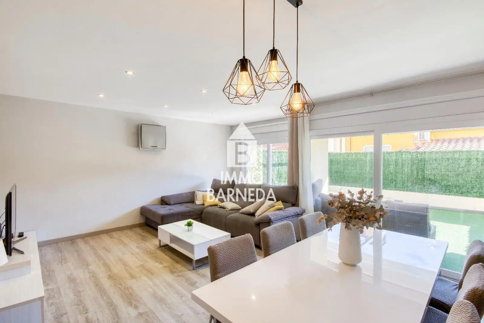 Sala de estar de Casa adosada en venta en Palau-saverdera con Aire acondicionado, Calefacción y Jardín privado