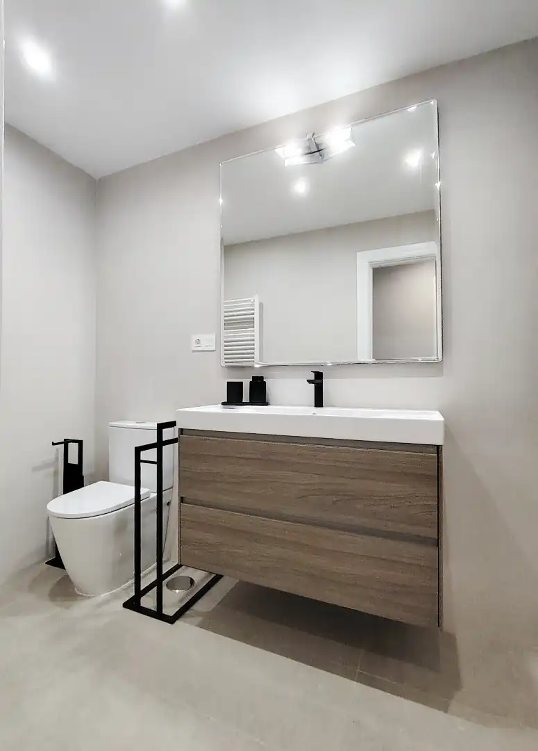 Baño de Piso de alquiler en Gijón  con Calefacción, Parquet y Terraza