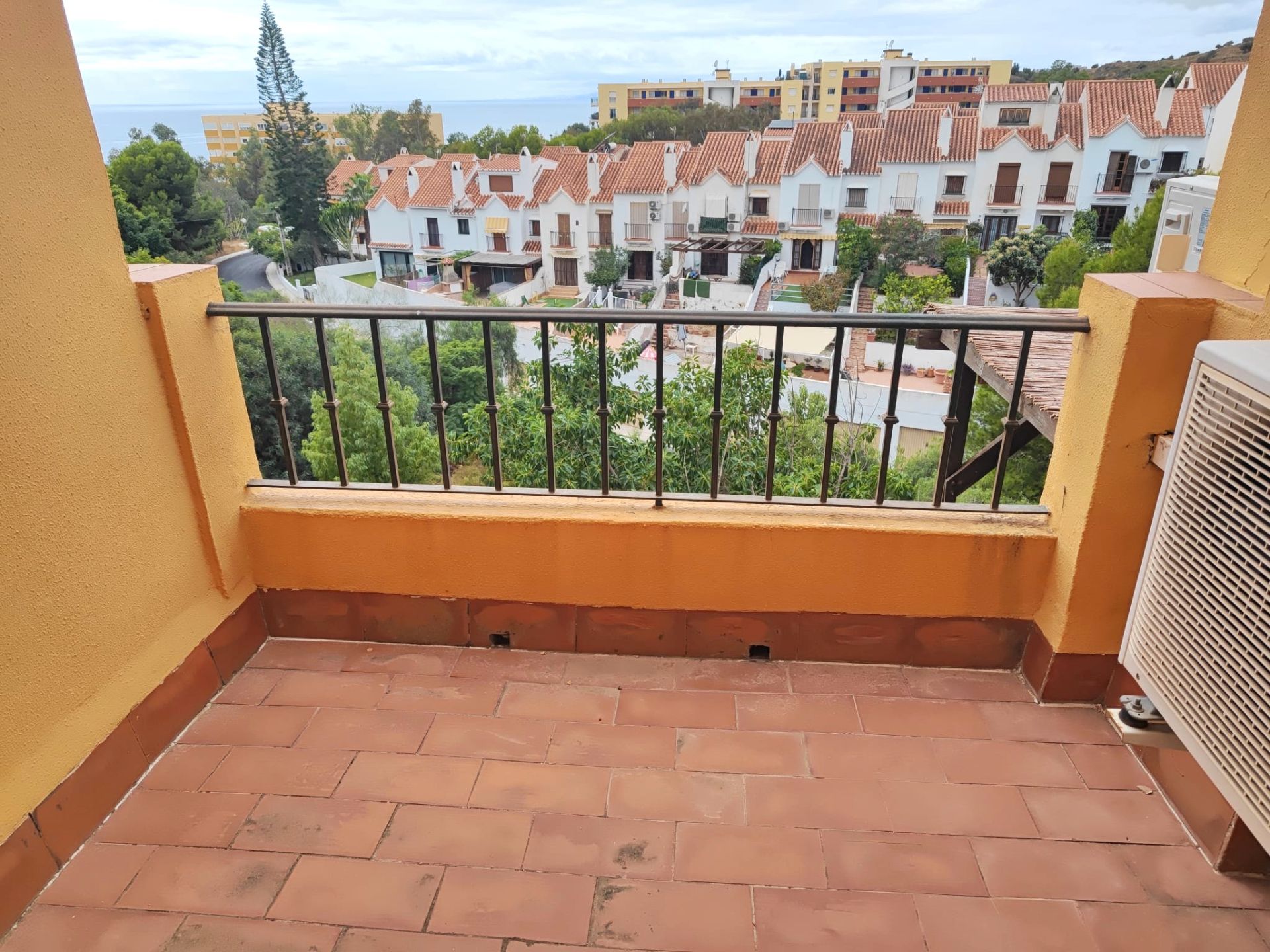 Vista exterior de Casa o xalet en venda en Vélez-Málaga amb Aire condicionat, Terrassa i Moblat