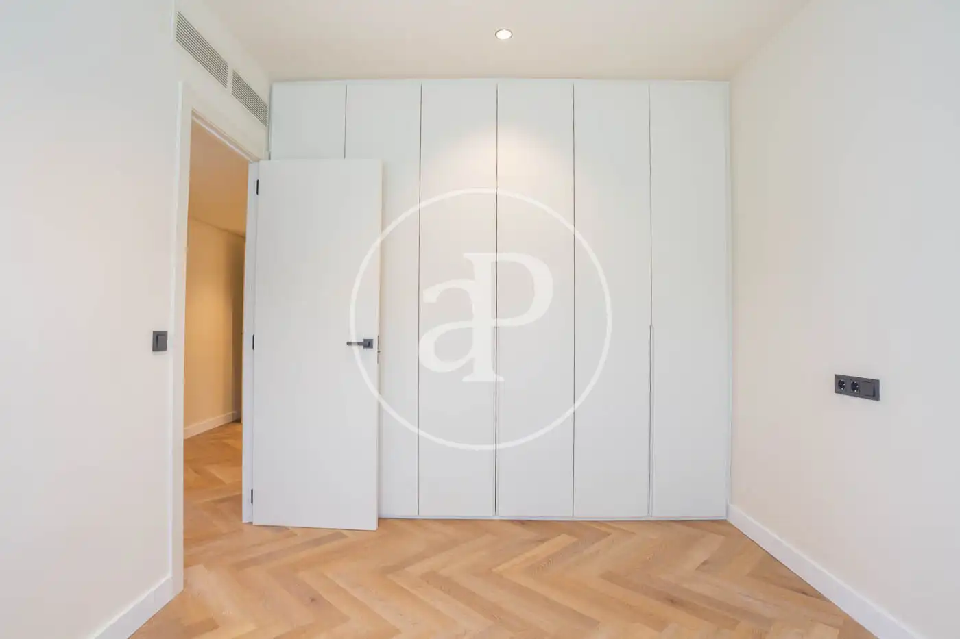 Bedroom of Flat for rent in Barcelona  with Air Conditioner, Heating and Private garden