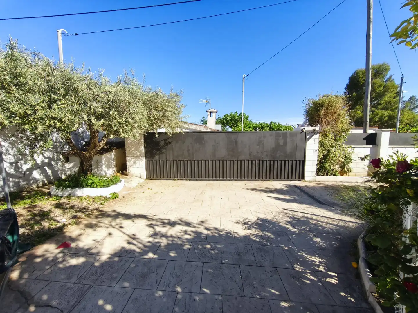 Vista exterior de Casa o xalet en venda en Mont-roig del Camp amb Aire condicionat, Calefacció i Jardí privat