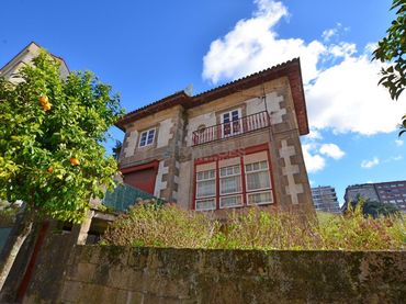 Casa rustica con giardino in vendita a Centro Urbano