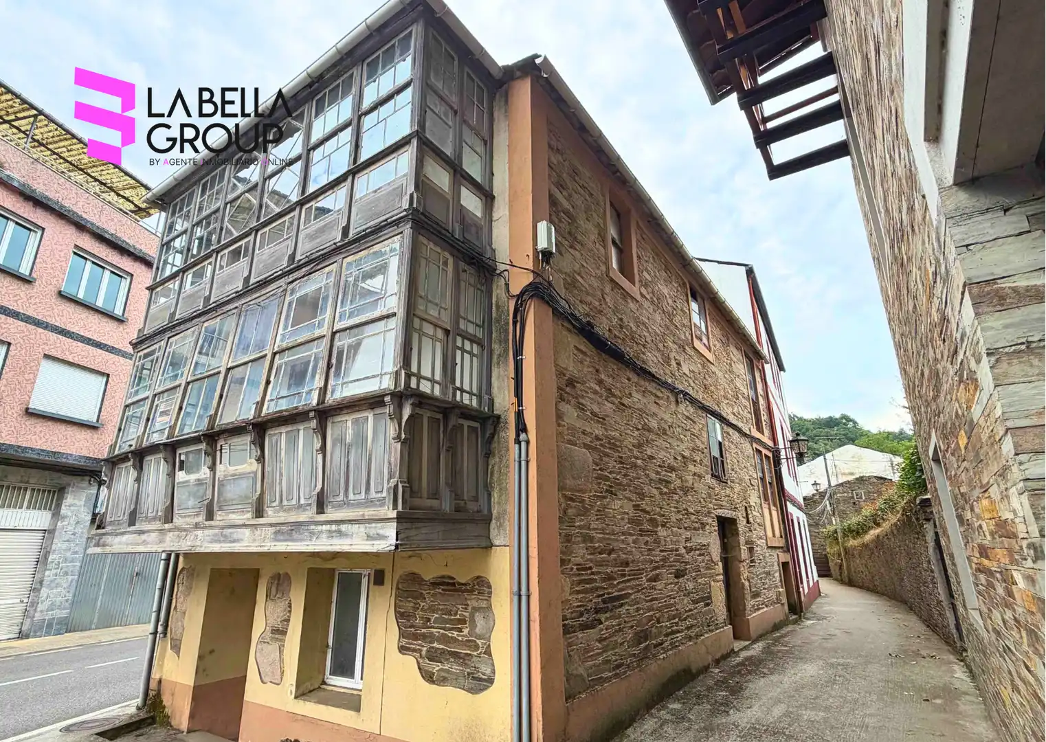 Vista exterior de Edifici en venda en Samos