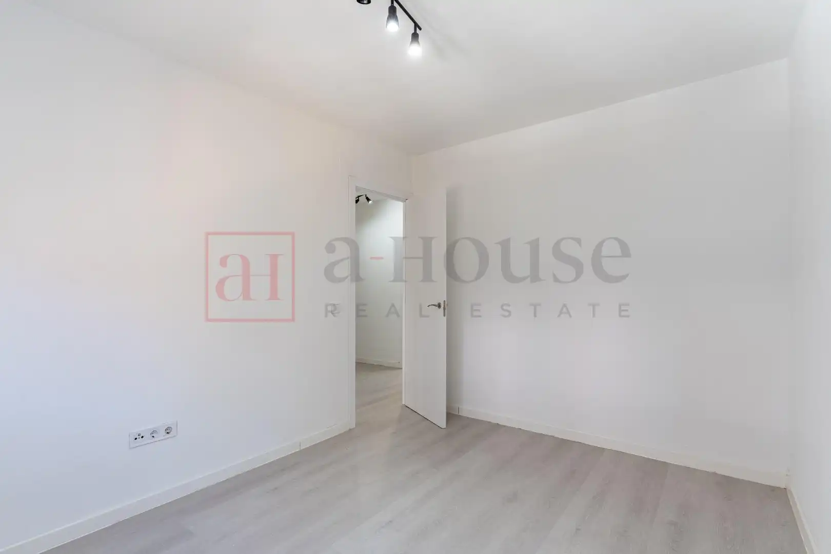 Habitación de Piso en venta en Madrid con Calefacción y Parquet