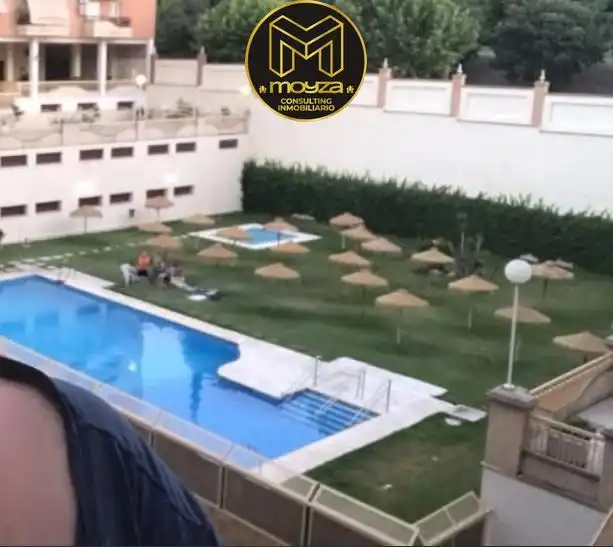 Piscina de Pis en venda en Jaén amb Traster i Balcó