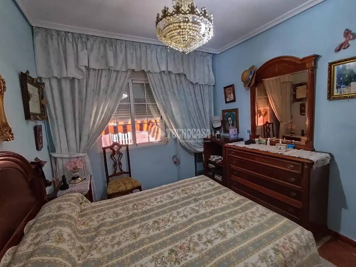 Bedroom of Flat for sale in Córdoba  with Air Conditioner