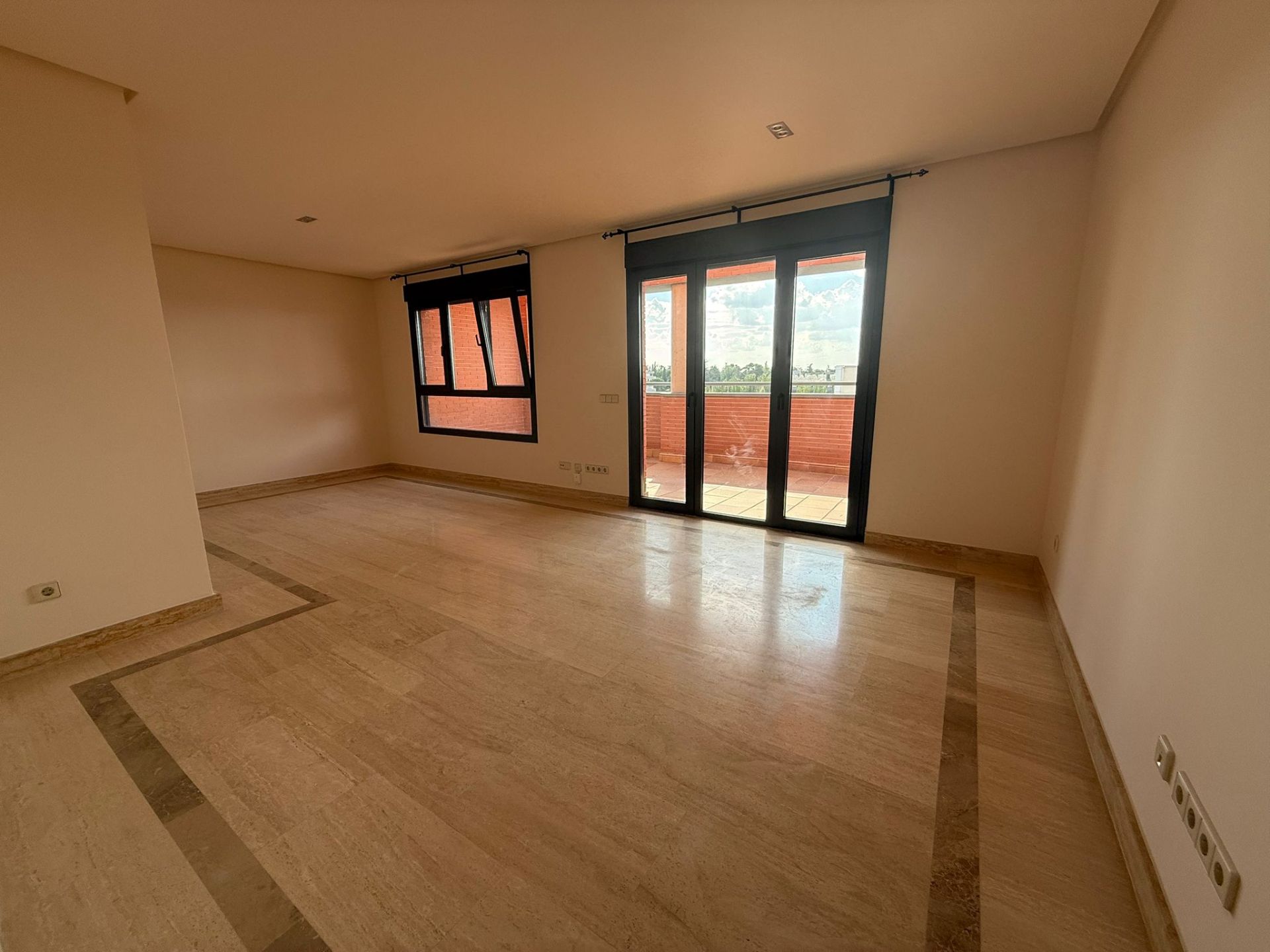 Living room of Attic to rent in  Madrid Capital  with Air Conditioner, Heating and Parquet flooring