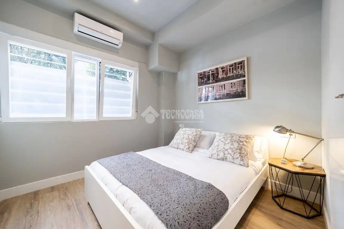 Bedroom of Flat for sale in Madrid