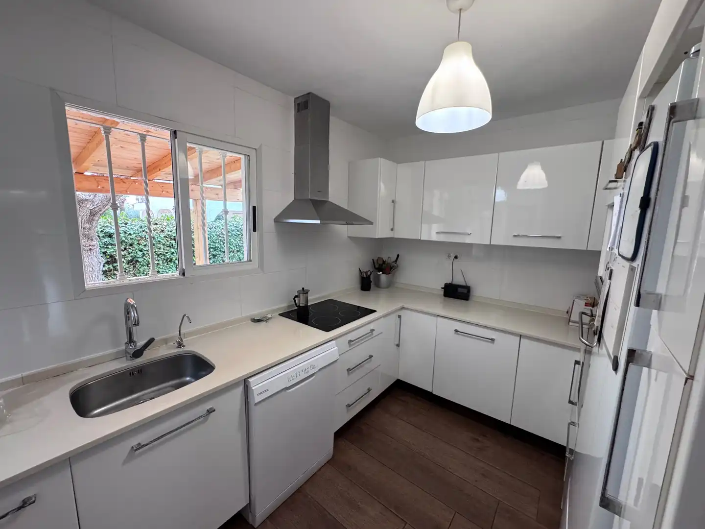 Cocina de Casa adosada en venta en Benicasim / Benicàssim con Aire acondicionado, Calefacción y Jardín privado