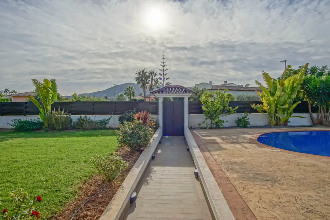 Jardí de Casa o xalet en venda en L'Alfàs del Pi amb Calefacció, Terrassa i Piscina