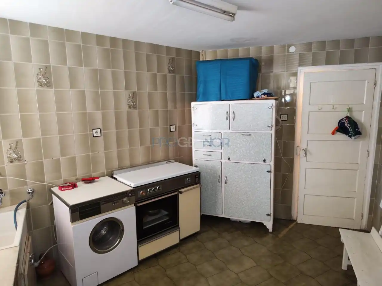 Cuina de Casa o xalet en venda en León Capital  amb Jardí privat i Traster