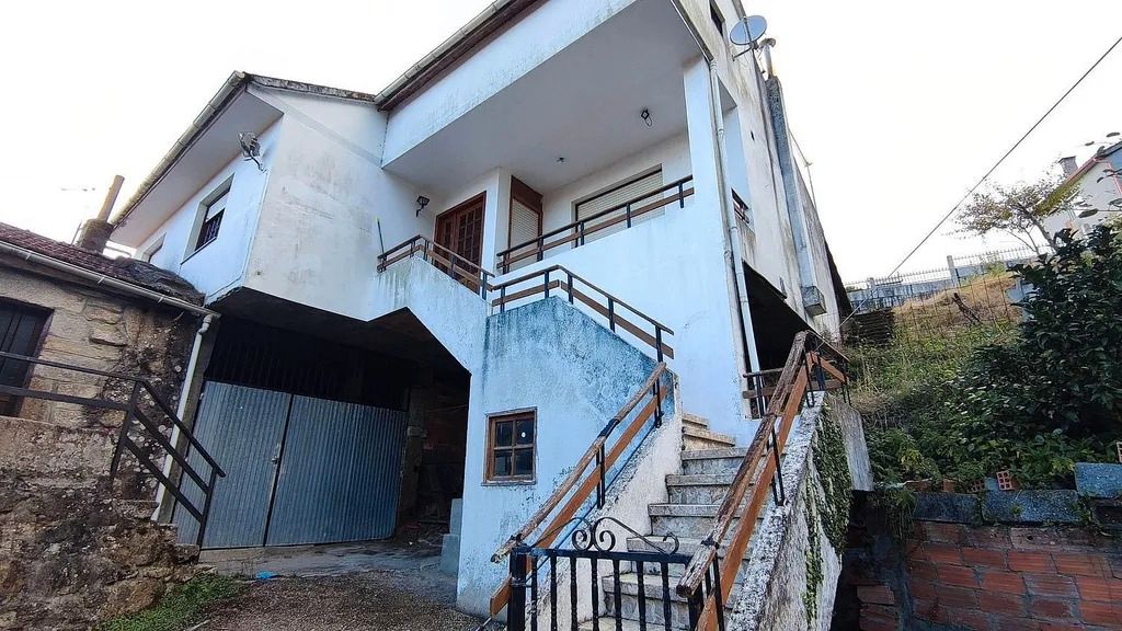Vista exterior de Casa o xalet en venda en A Cañiza   amb Calefacció, Jardí privat i Terrassa