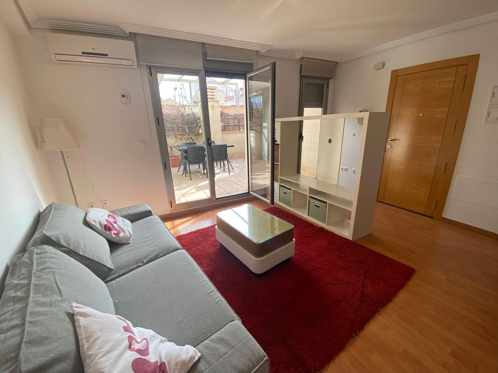 Sala d'estar de Àtic de lloguer en  Albacete Capital amb Calefacció, Parquet i Terrassa