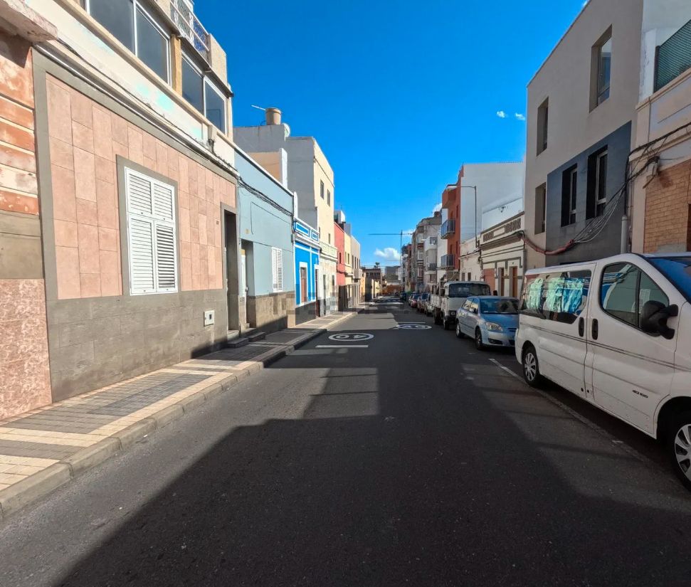Vista exterior de Casa adosada en venda en Las Palmas de Gran Canaria amb Terrassa