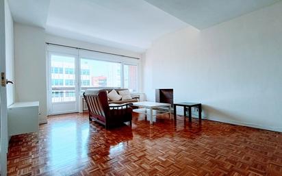 Sala d'estar de Pis de lloguer en  Madrid Capital amb Calefacció, Parquet i Terrassa