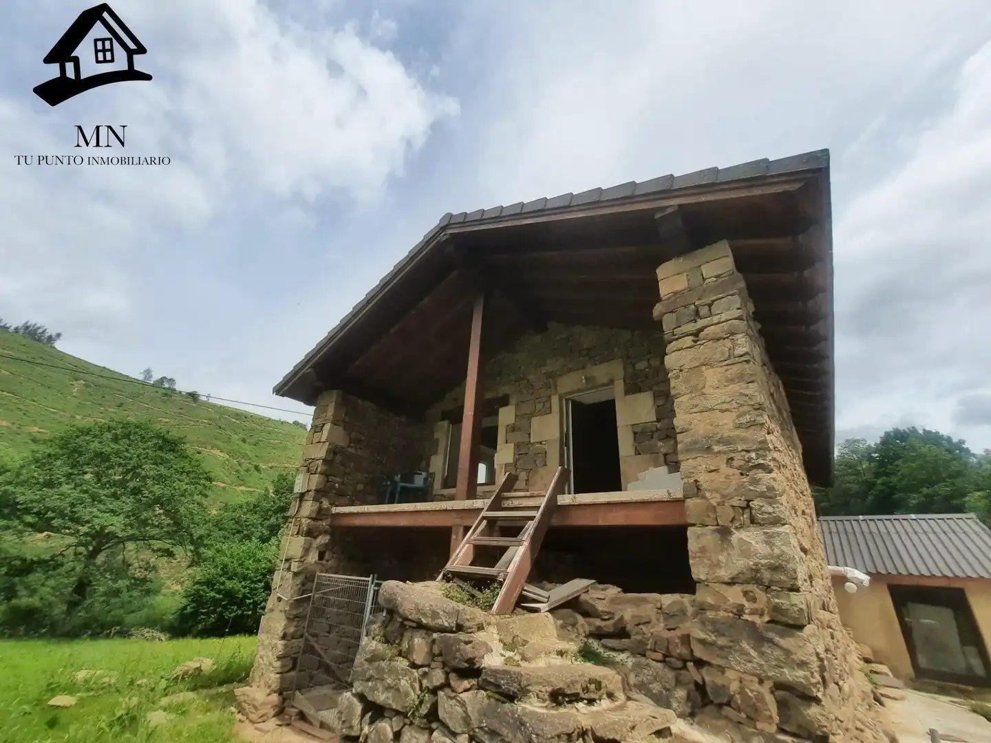 Exterior view of Country homes for sale in San Pedro del Romeral
