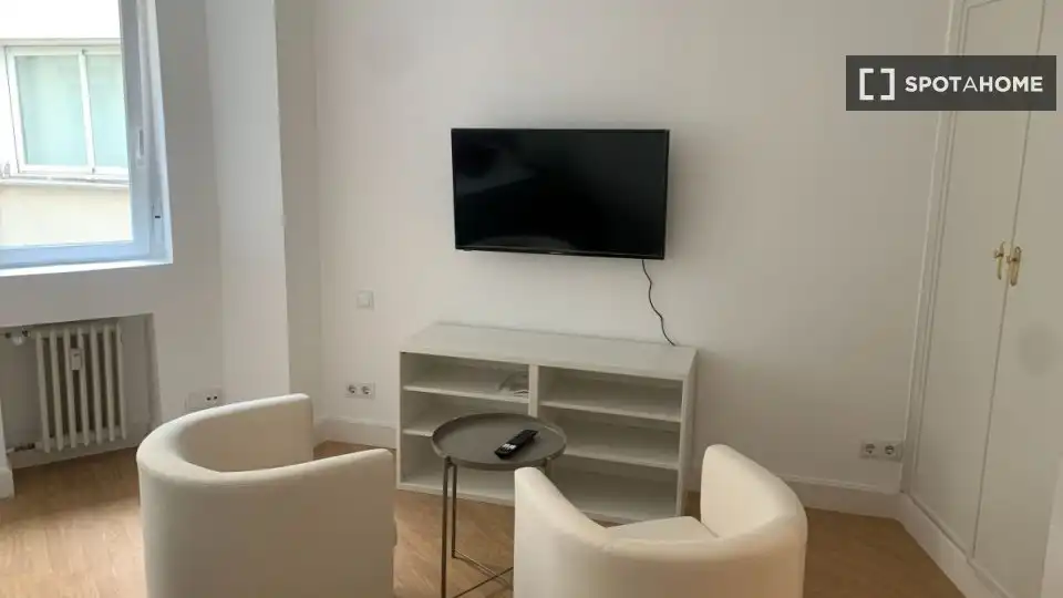 Sala de estar de Piso de alquiler en Madrid con Aire acondicionado, Calefacción y Amueblado