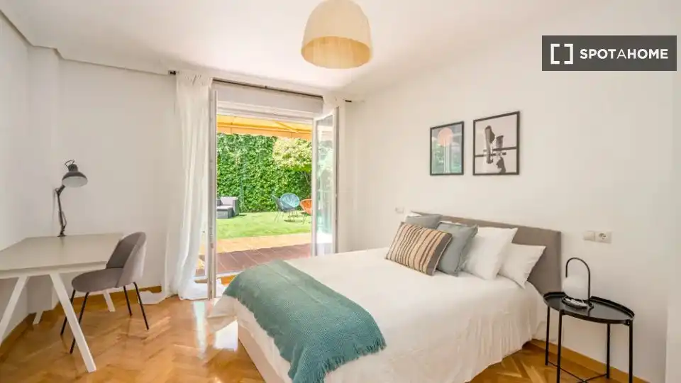 Bedroom of Flat for rent in Madrid  with Air Conditioner, Heating and Furnished