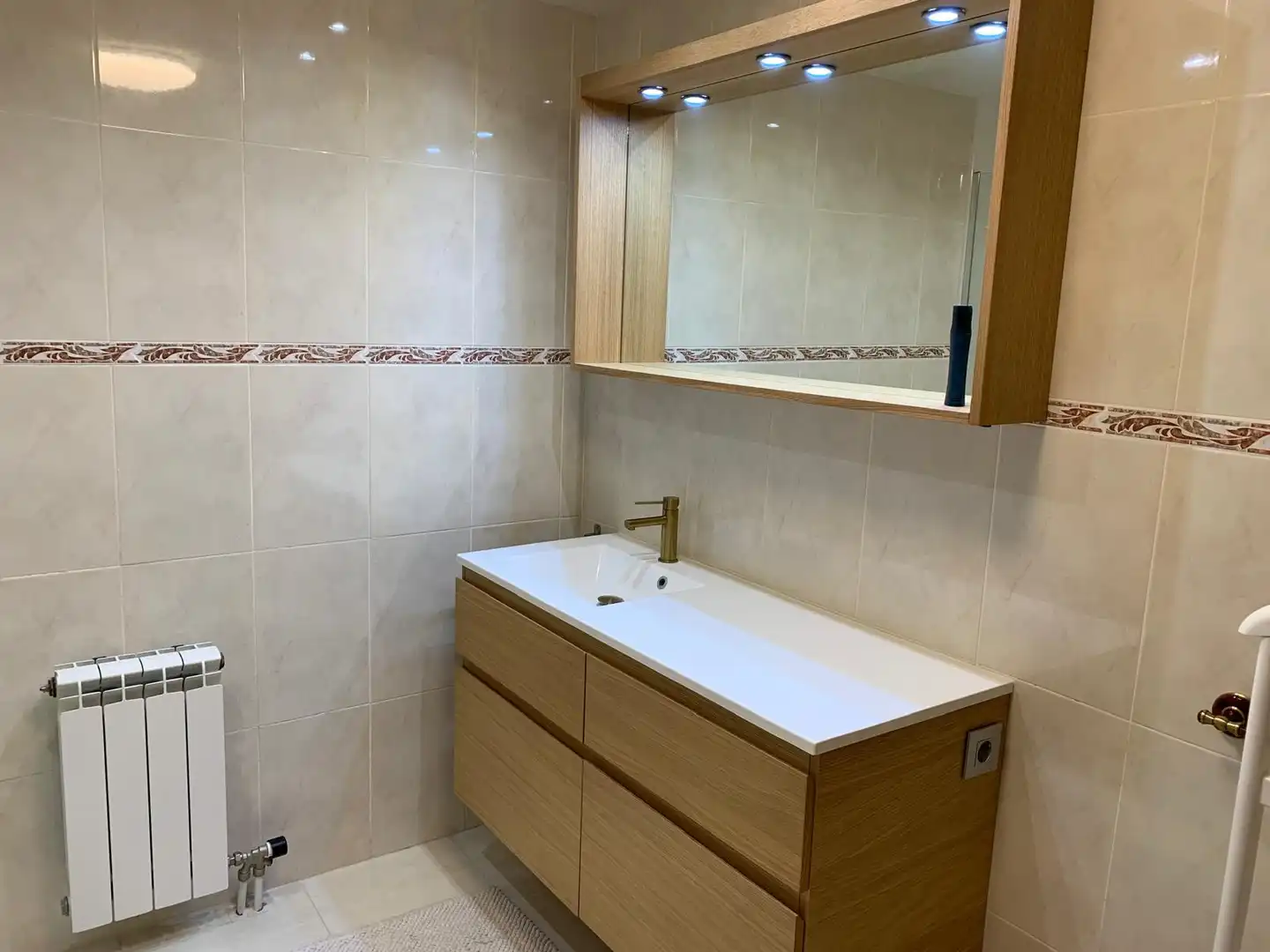 Baño de Dúplex en venta en Roses con Terraza, Piscina y Horno