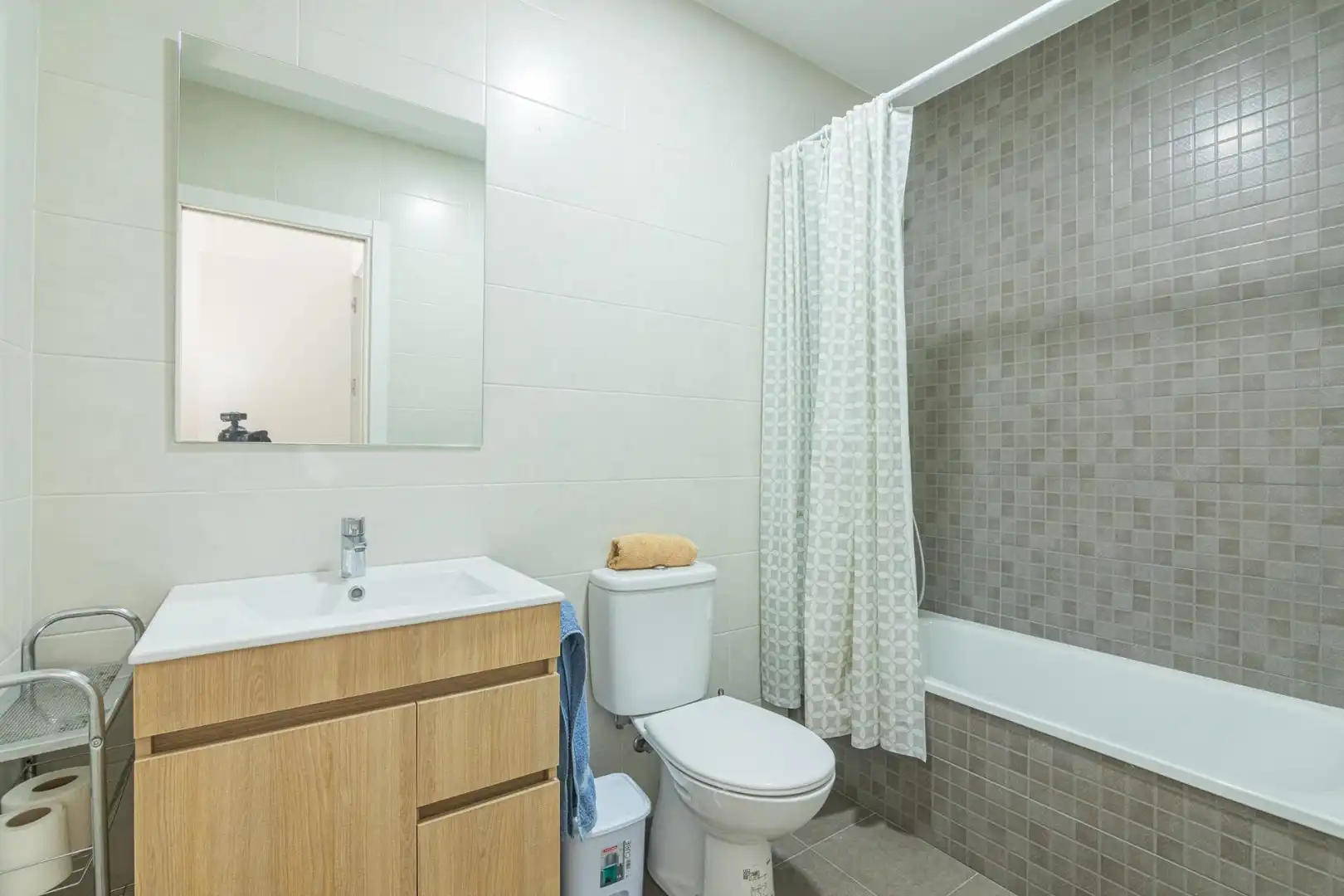 Bathroom of Flat for sale in Elche / Elx  with Air Conditioner, Terrace and Furnished