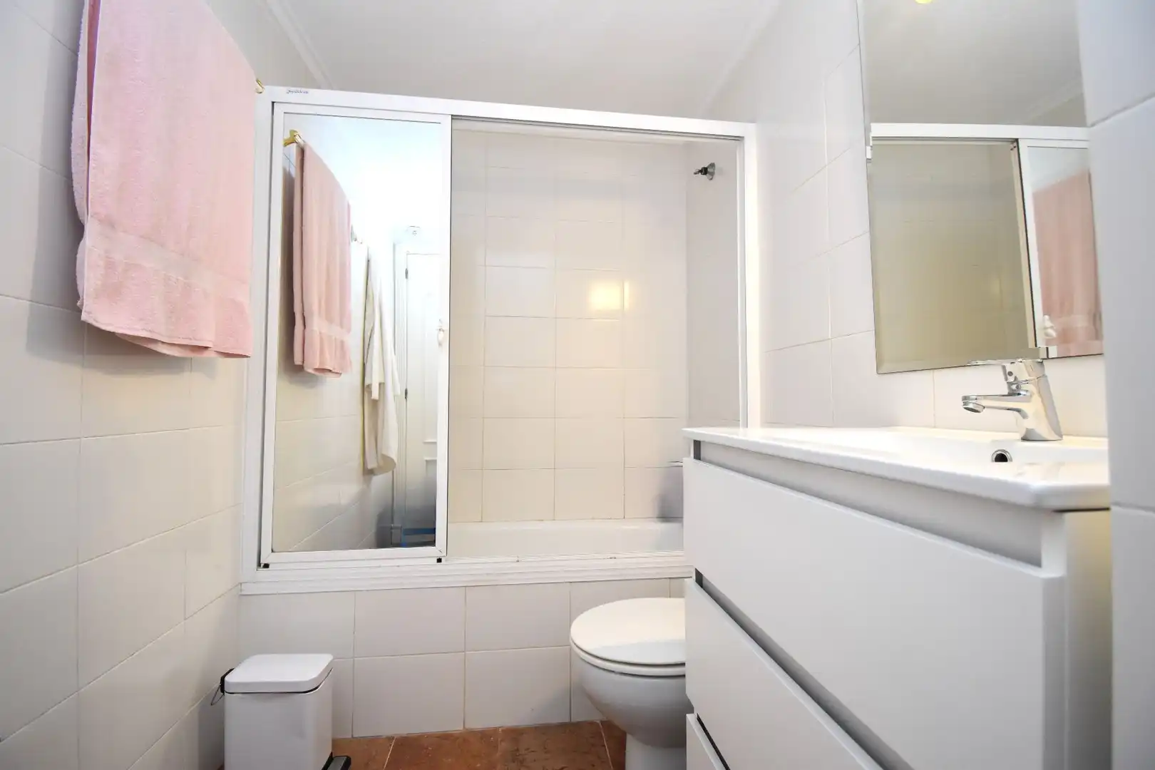 Bany de Apartament de lloguer en Santa Pola amb Aire condicionat, Calefacció i Terrassa