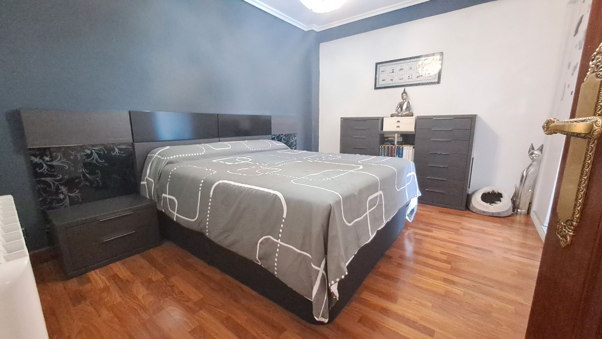 Bedroom of Flat for sale in Bilbao   with Heating, Furnished and Balcony