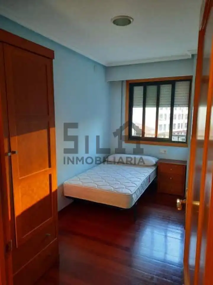 Schlafzimmer von Wohnungen zur Miete in Ourense Capital  mit Heizung, Abstellraum und Möbliert