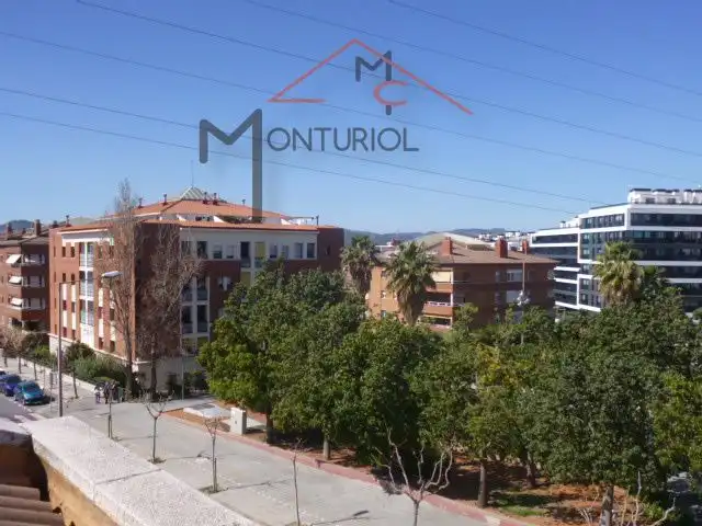Vista exterior de Casa adosada en venda en Sant Joan Despí amb Aire condicionat, Calefacció i Jardí privat
