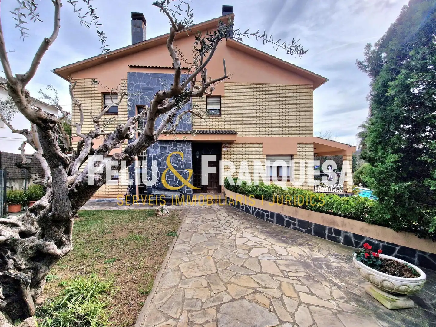 Exterior view of Houses for sale in Sant Cugat del Vallès  with Heating, Private garden and Terrace