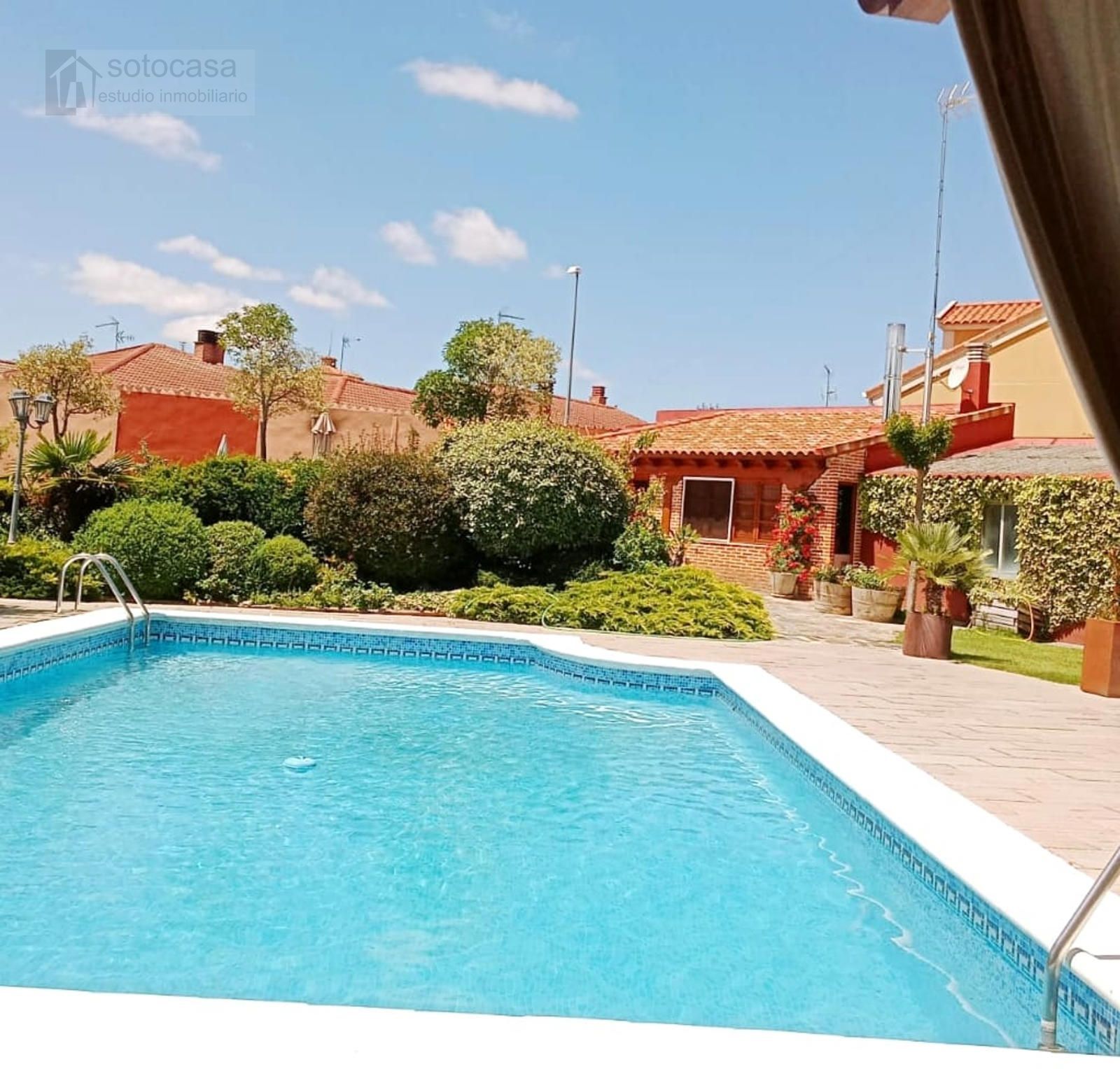 Piscina de Casa o xalet en venda en La Parrilla  amb Calefacció, Traster i Piscina