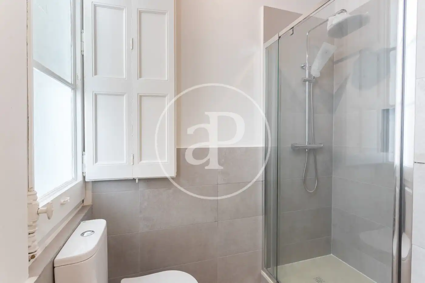 Baño de Piso de alquiler en Barcelona con Aire acondicionado, Calefacción y Terraza